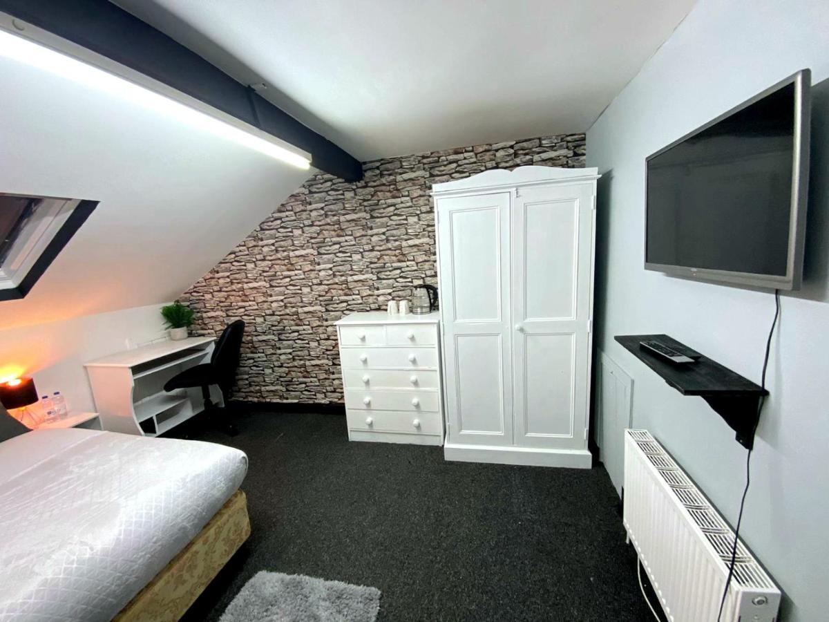Townhouse 105 Hotel Huddersfield Buitenkant foto